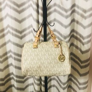 Michael Kors Hangbag
